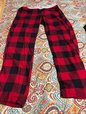 Hollister Red and Black Buffalo Plaid Lounge Pants size medium